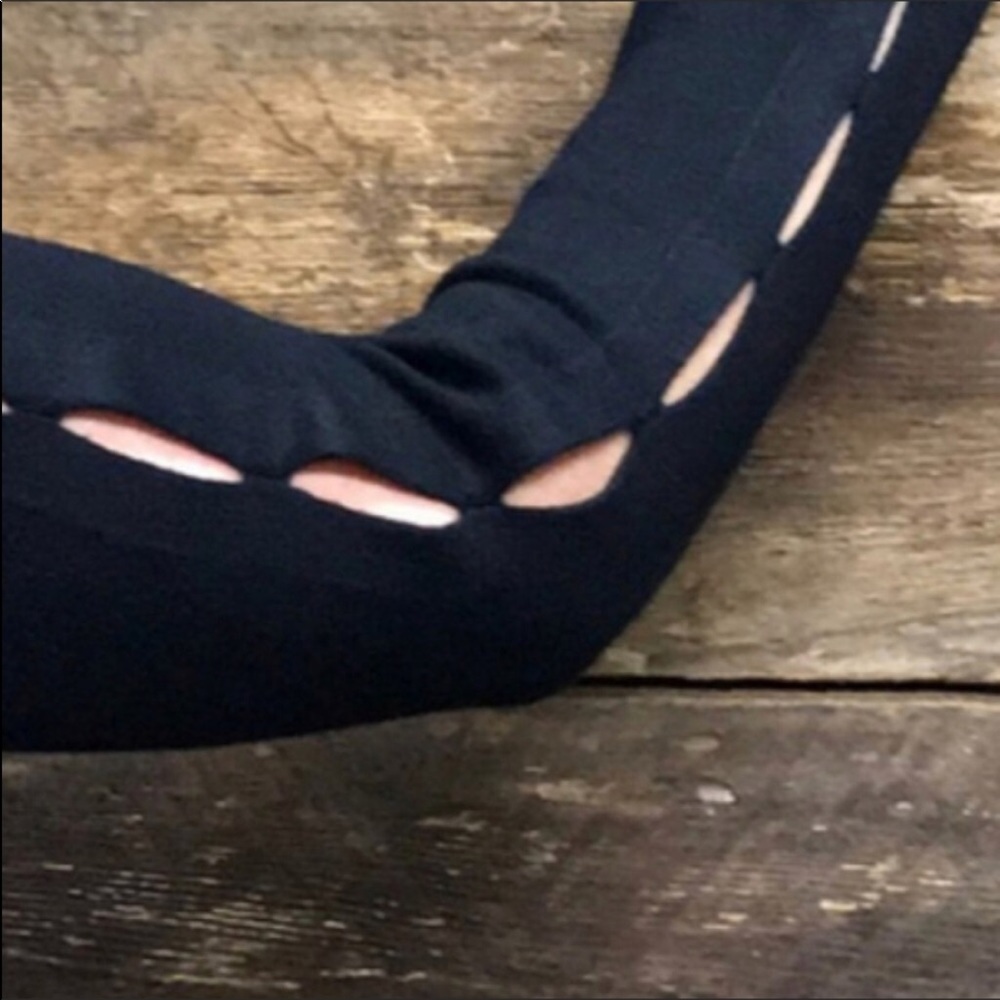 TAHARI BLACK SWEATER WITH DETAILED SLEEVES